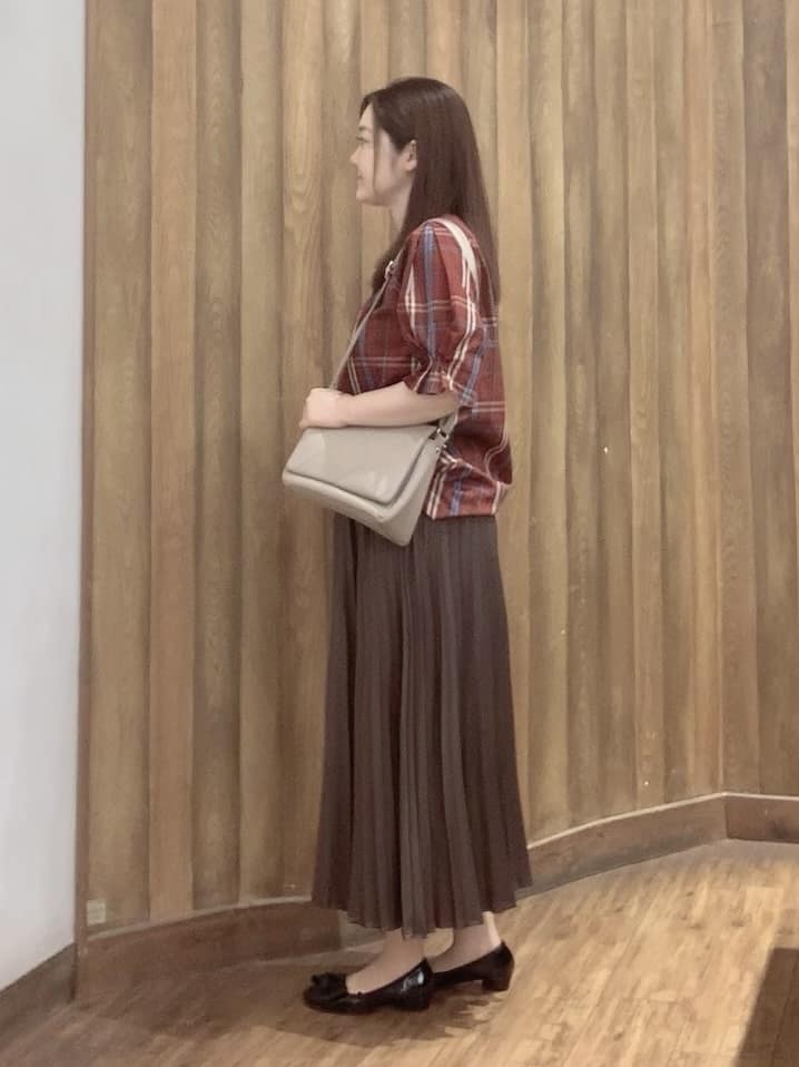 優さんの「SHOO･LA･RUE｜【S-LL/5分袖】お袖タックできれいに魅せる 大人のチェックブラウス」を使ったコーディネート