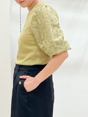 Keiさんの「grove｜【二の腕カバー】繊細さと上品さをまとう袖刺繍プルオーバーニット」を使ったコーディネート