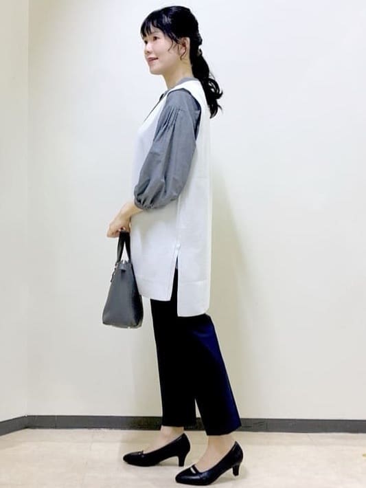  beni_gingerさんの「Reflect｜【程よいゆとり感／体型カバー】ピンタックデザインシャンブレーブラウス」を使ったコーディネート
