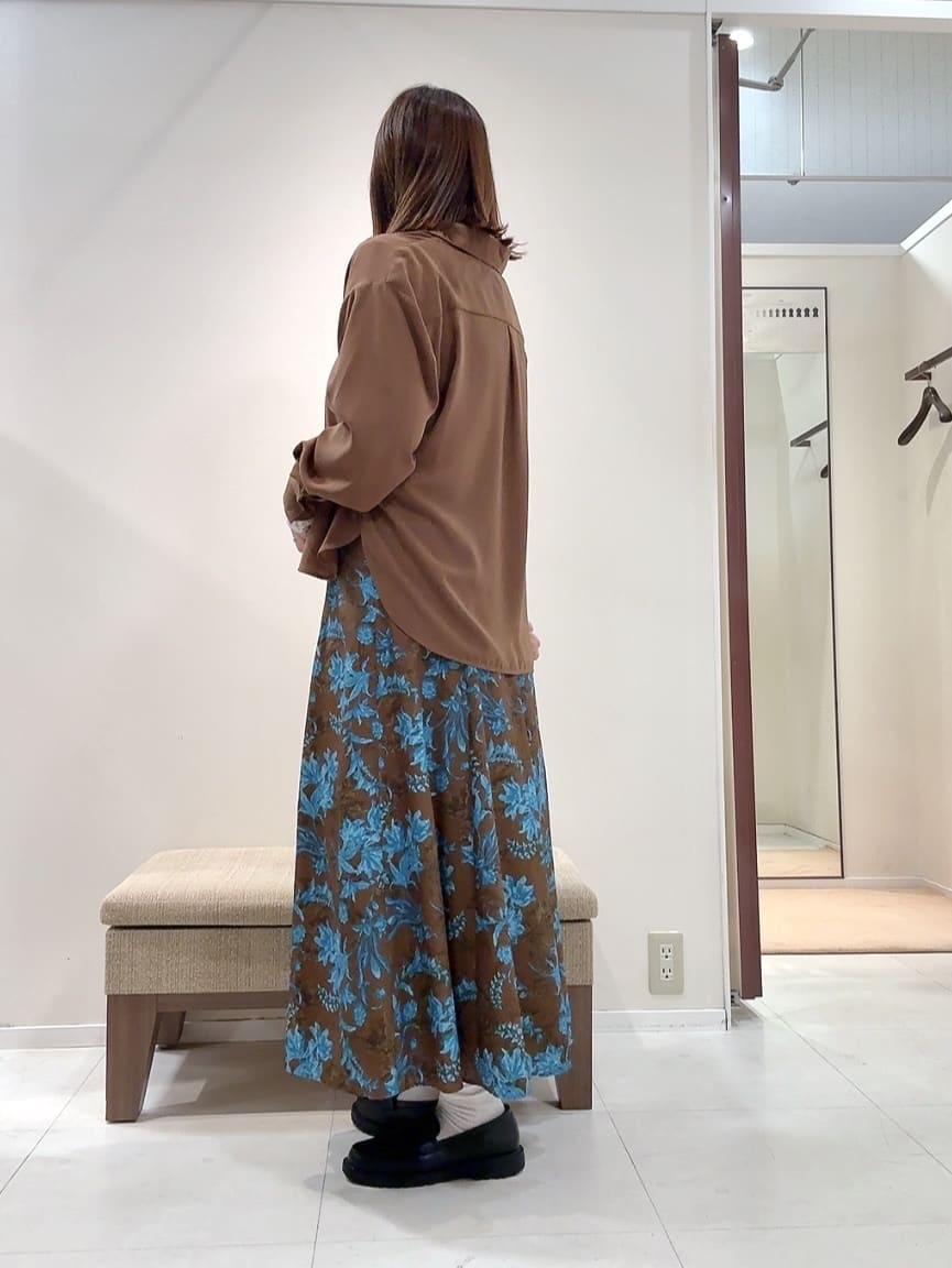 YUIさんの「UNTITLED｜【セットアップ可/スキッパー/ゆったり】リラクパウダーシャツ」を使ったコーディネート