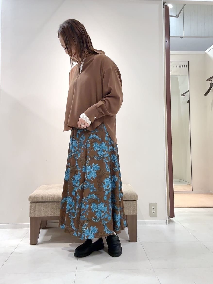 YUIさんの「UNTITLED｜【セットアップ可/スキッパー/ゆったり】リラクパウダーシャツ」を使ったコーディネート