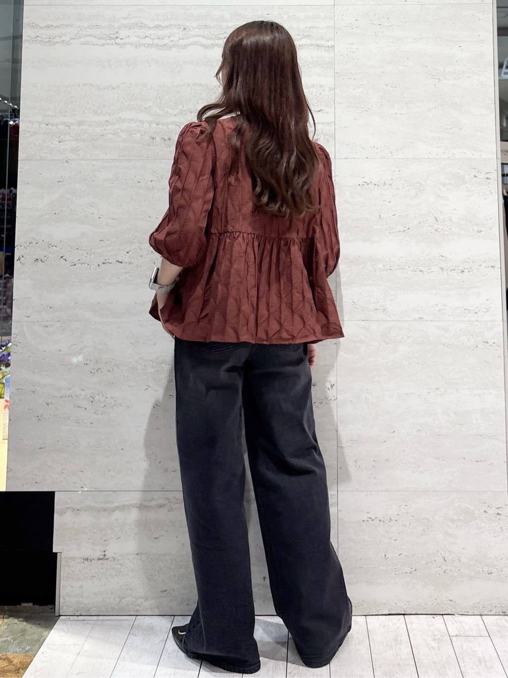 かほさんの「OPAQUE.CLIP｜【抗菌防臭加工／通勤対応可能】デザインバックルポインテッドパンプス」を使ったコーディネート