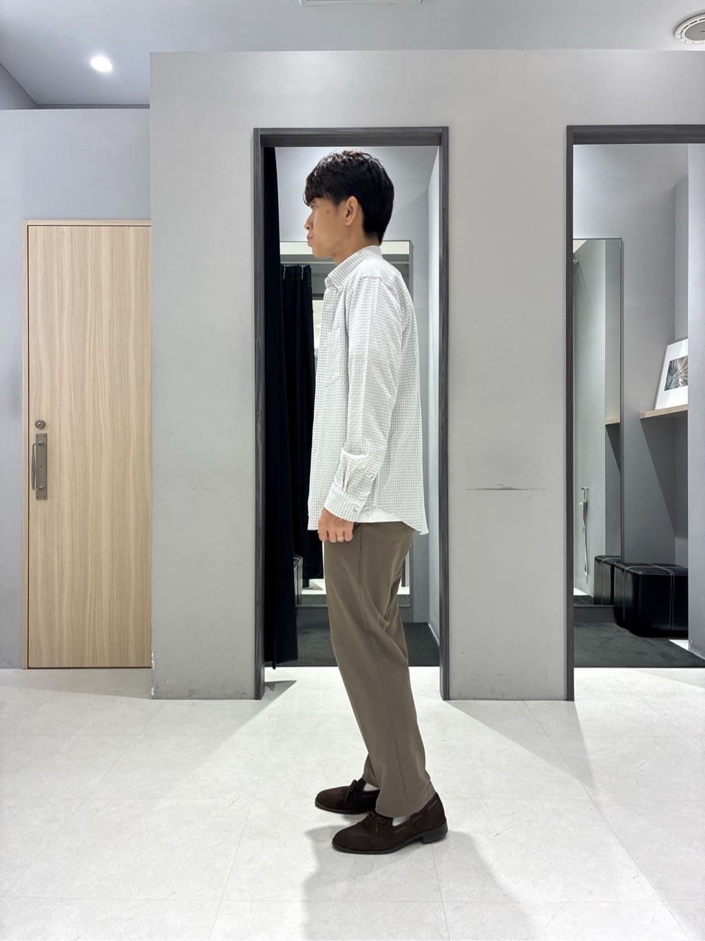 わいずみさんの「TAKEO KIKUCHI｜【抗菌防臭/シーズンレス】シアサッカーギンガムチェック ストレッチシャツ」を使ったコーディネート