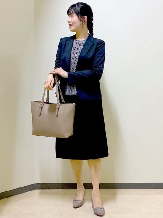  beni_gingerさんの「Reflect｜【きちんと見え／セットアップ可／通勤におすすめ◎】ペプラムプリントブラウス」を使ったコーディネート
