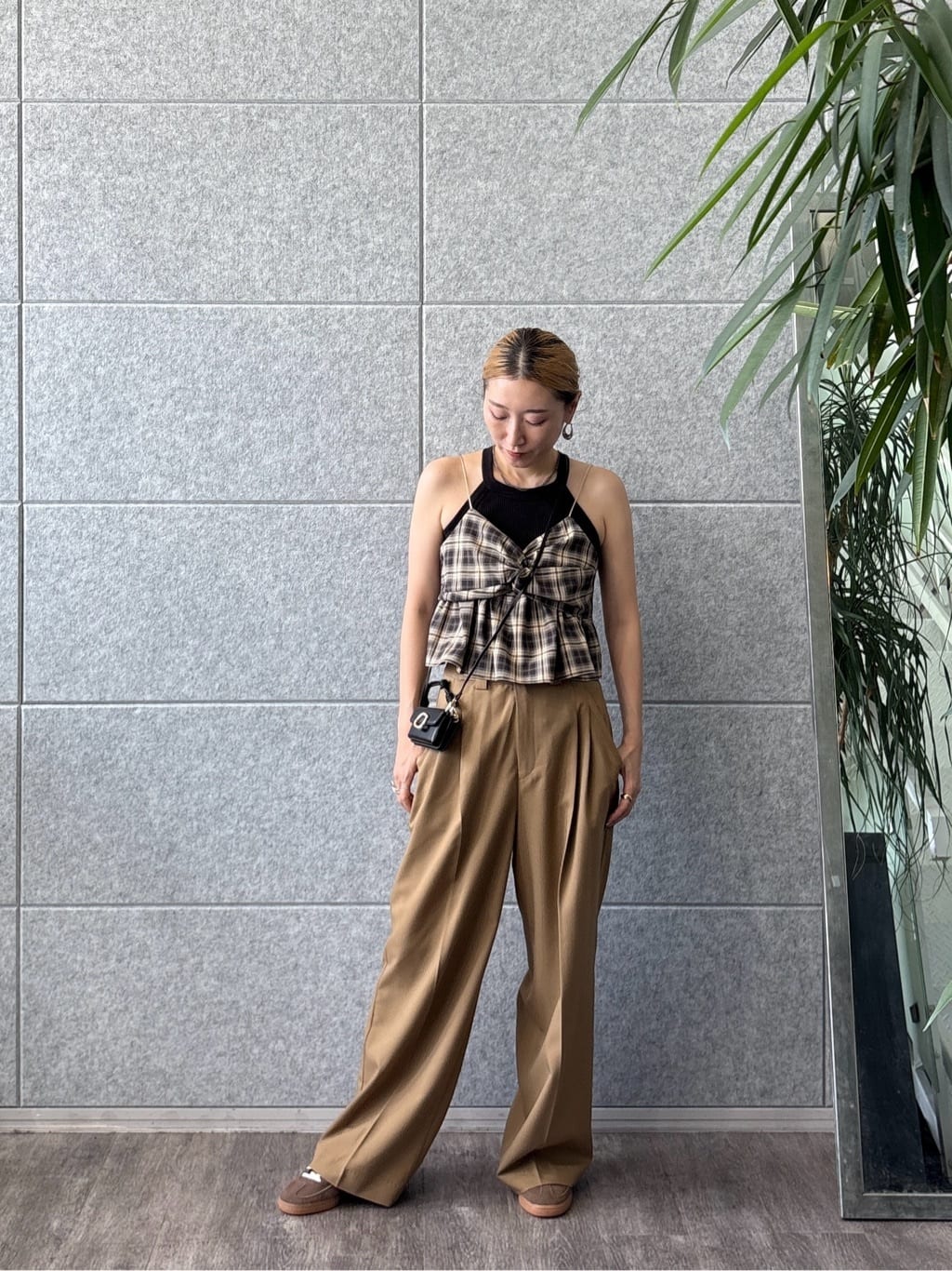kotakiさんの「INDIVI｜オンブレチェックビスチェ」を使ったコーディネート