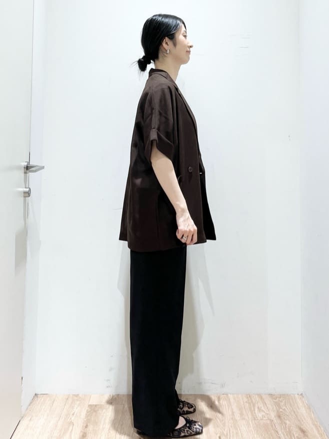 momokoさんの「OPAQUE.CLIP｜メタリック刺繍ロゴTシャツ【接触冷感／洗濯機洗い可】」を使ったコーディネート