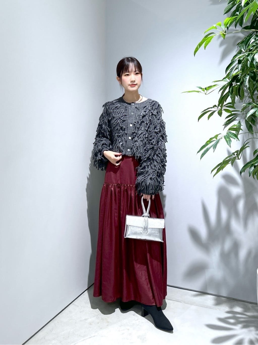 Renoさんの「INDIVI｜レザーライクマキシスカート」を使ったコーディネート