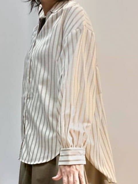 あんさんの「THE SHOP TK｜【後ろ姿もサマになる】ストライプ バックシャーリングシャツ/体型カバー/洗える」を使ったコーディネート