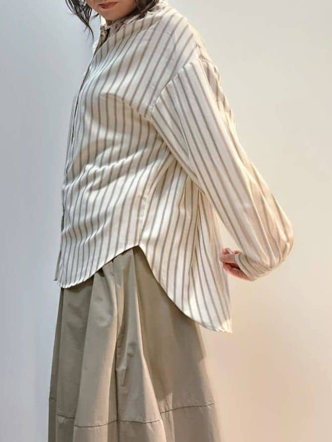 あんさんの「THE SHOP TK｜【後ろ姿もサマになる】ストライプ バックシャーリングシャツ/体型カバー/洗える」を使ったコーディネート
