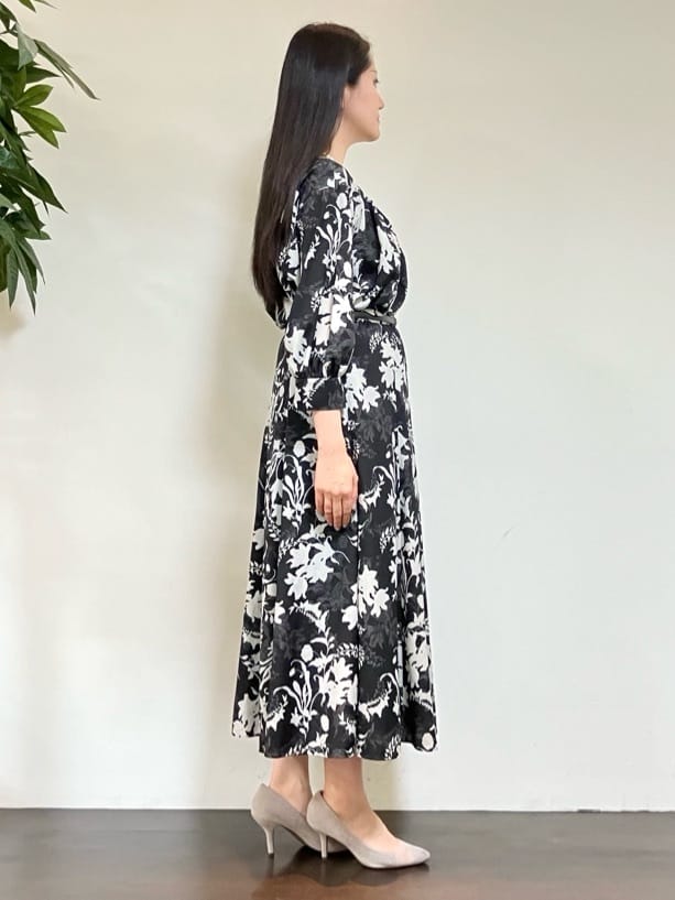 カレンさんの「UNTITLED｜【洗える/セットアップ可能】オーナメントフラワー ブラウス」を使ったコーディネート