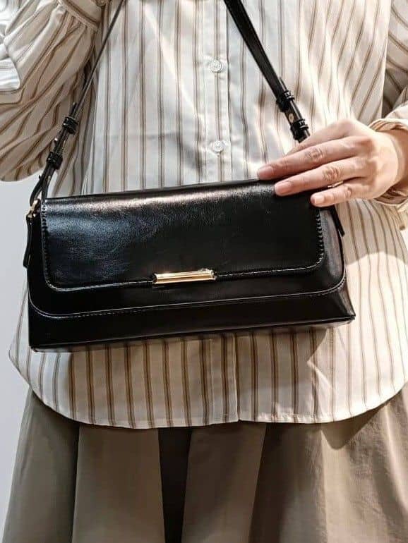 あんさんの「THE SHOP TK｜【後ろ姿もサマになる】ストライプ バックシャーリングシャツ/体型カバー/洗える」を使ったコーディネート