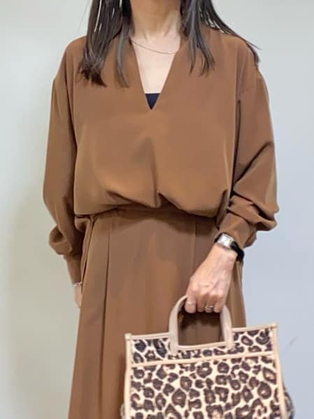 tomoさんの「UNTITLED｜【セットアップ可/スキッパー/ゆったり】リラクパウダーシャツ」を使ったコーディネート