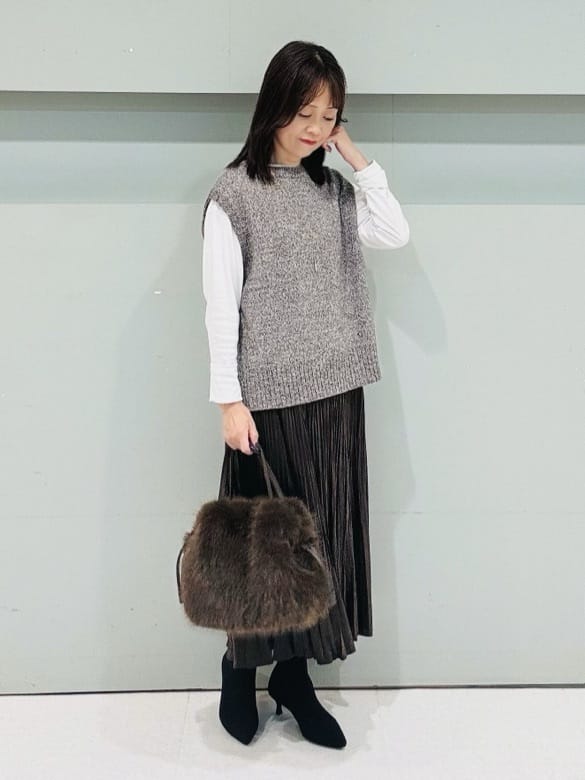 makiさんの「UNTITLED｜【重ね着レイヤードに】杢調ニットベスト」を使ったコーディネート
