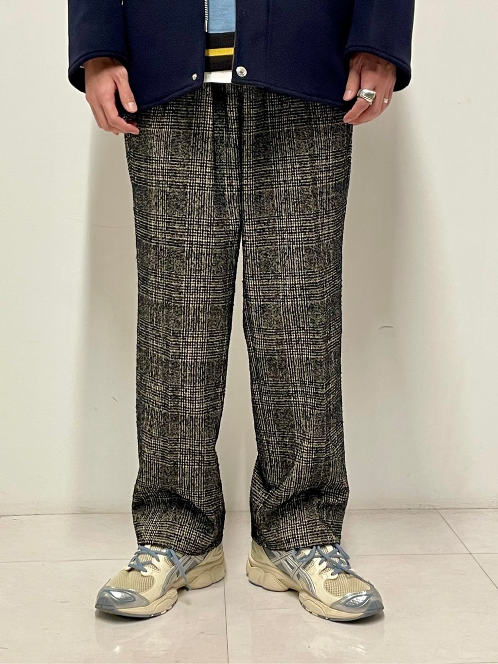 蒲谷祐太さんの「DRESSTERIOR｜200双糸 バンドカラーシャツ」を使ったコーディネート