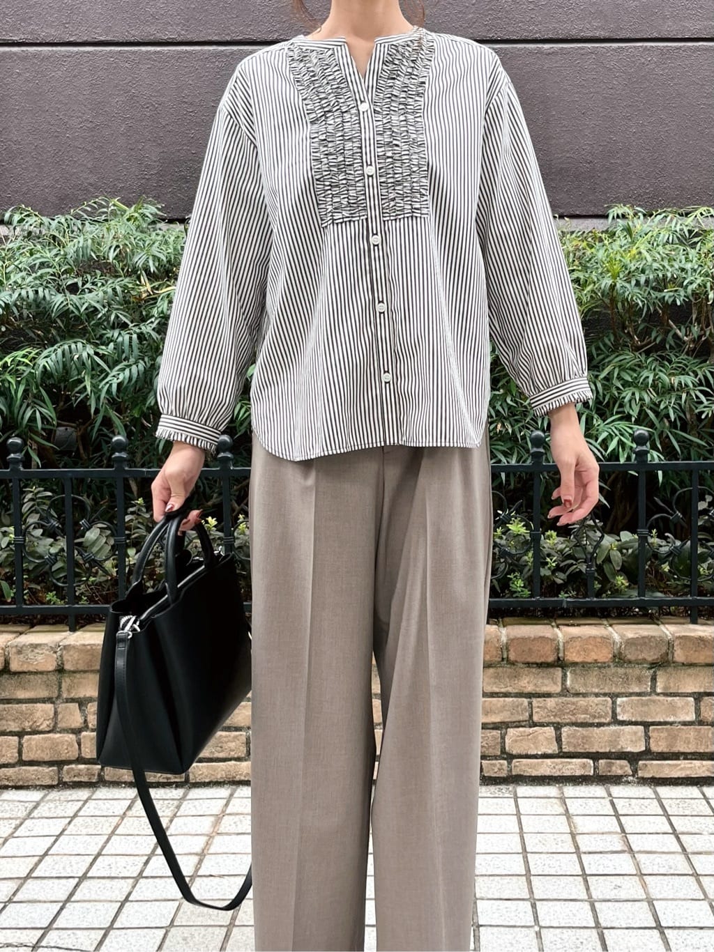 shioriさんの「INDIVI｜【洗える】胸元タックフリル長袖ブラウス」を使ったコーディネート