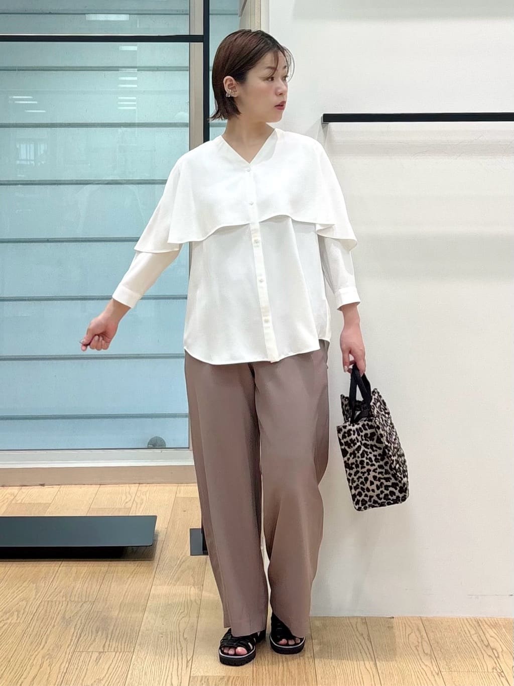 asamiさんの「INDIVI｜【UVケア／SETUP可能】エアリージョーゼット ワイドパンツ」を使ったコーディネート