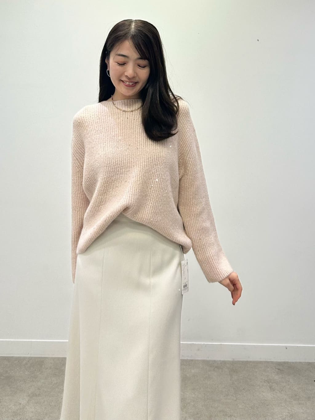 hayaseさんの「COUP DE CHANCE｜【手洗い可】スパンコール付ニットトップス」を使ったコーディネート