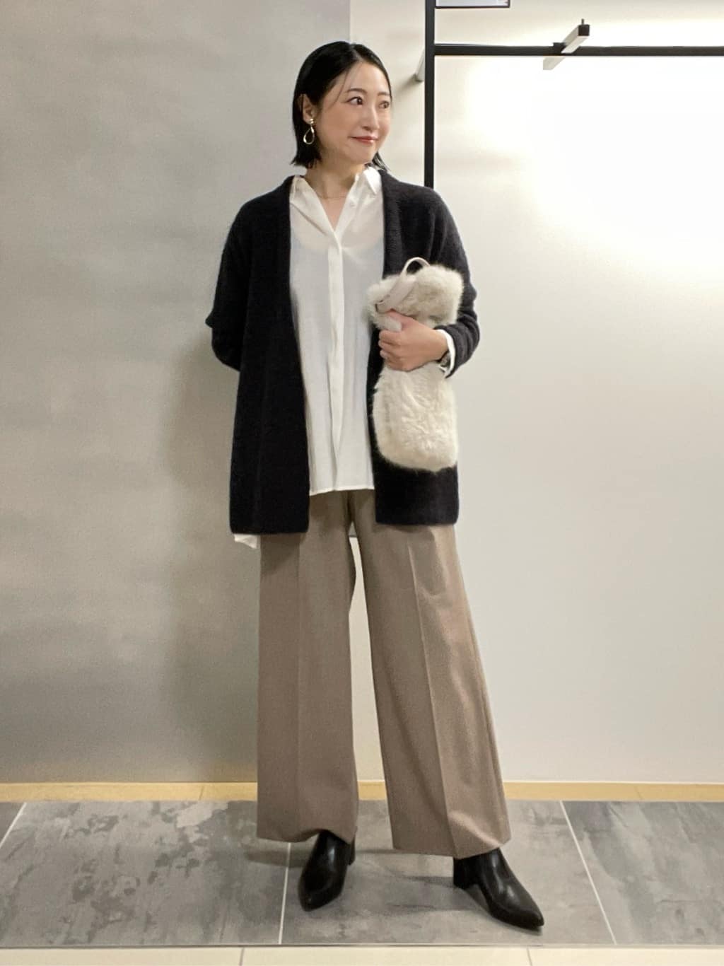 shihoさんの「INDIVI｜【体型カバー／清涼感】シアーオーバーシャツ」を使ったコーディネート