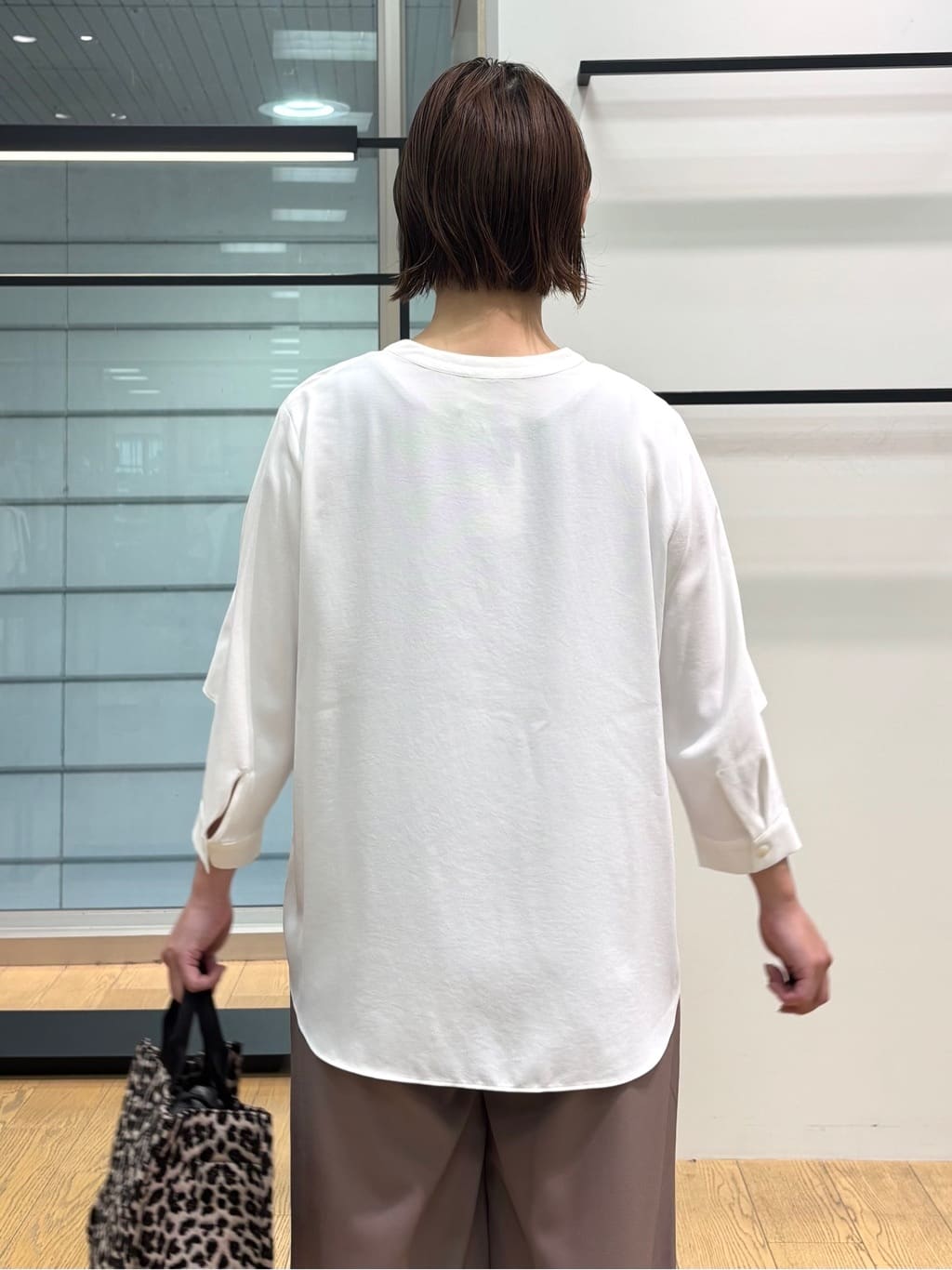 asamiさんの「INDIVI｜【UVケア／SETUP可能】エアリージョーゼット ワイドパンツ」を使ったコーディネート
