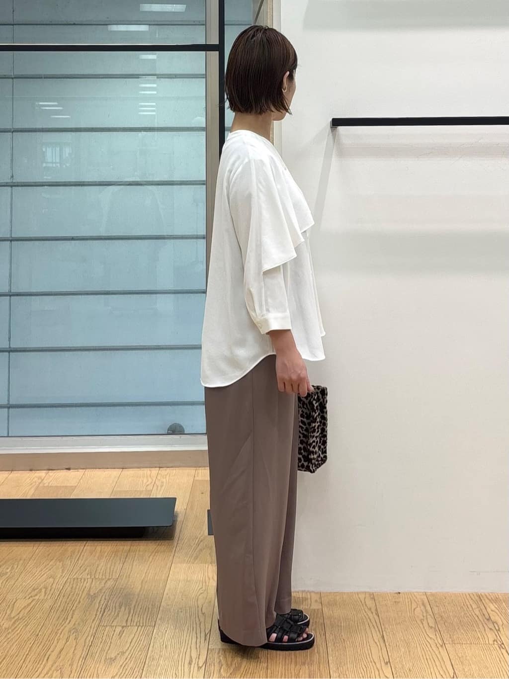 asamiさんの「INDIVI｜【UVケア／SETUP可能】エアリージョーゼット ワイドパンツ」を使ったコーディネート