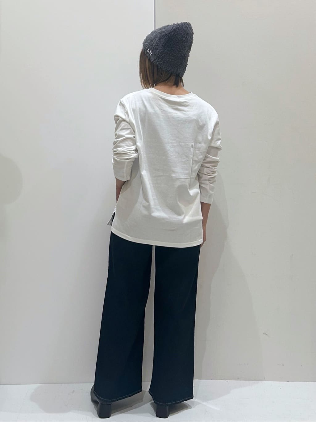 suzukaさんの「OPAQUE.CLIP｜ロングロゴTシャツ【洗濯機OK】」を使ったコーディネート