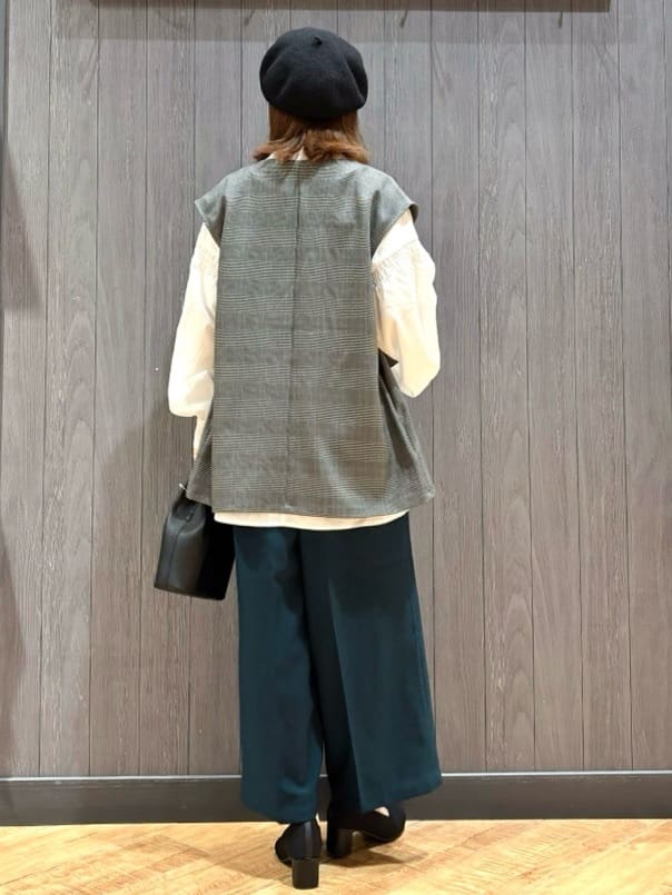 meiさんの「SHOO･LA･RUE｜【S-LL/セットアップ可/洗濯後しわになりにくい】ダブルベスト」を使ったコーディネート