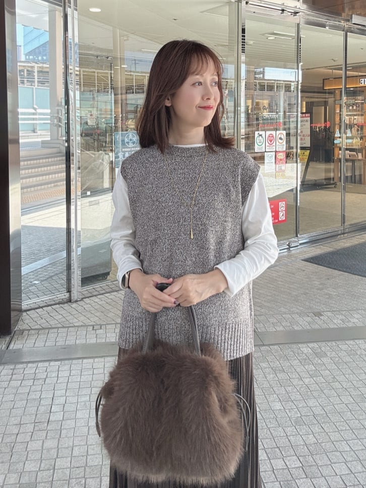 makiさんの「UNTITLED｜【重ね着レイヤードに】杢調ニットベスト」を使ったコーディネート