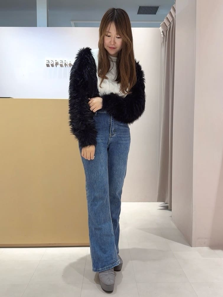 neinaさんの「ESPERANZA｜【ラク盛り／ショートブーツ】リピーター続出／脚長美脚 厚底シャーリングブーツ」を使ったコーディネート