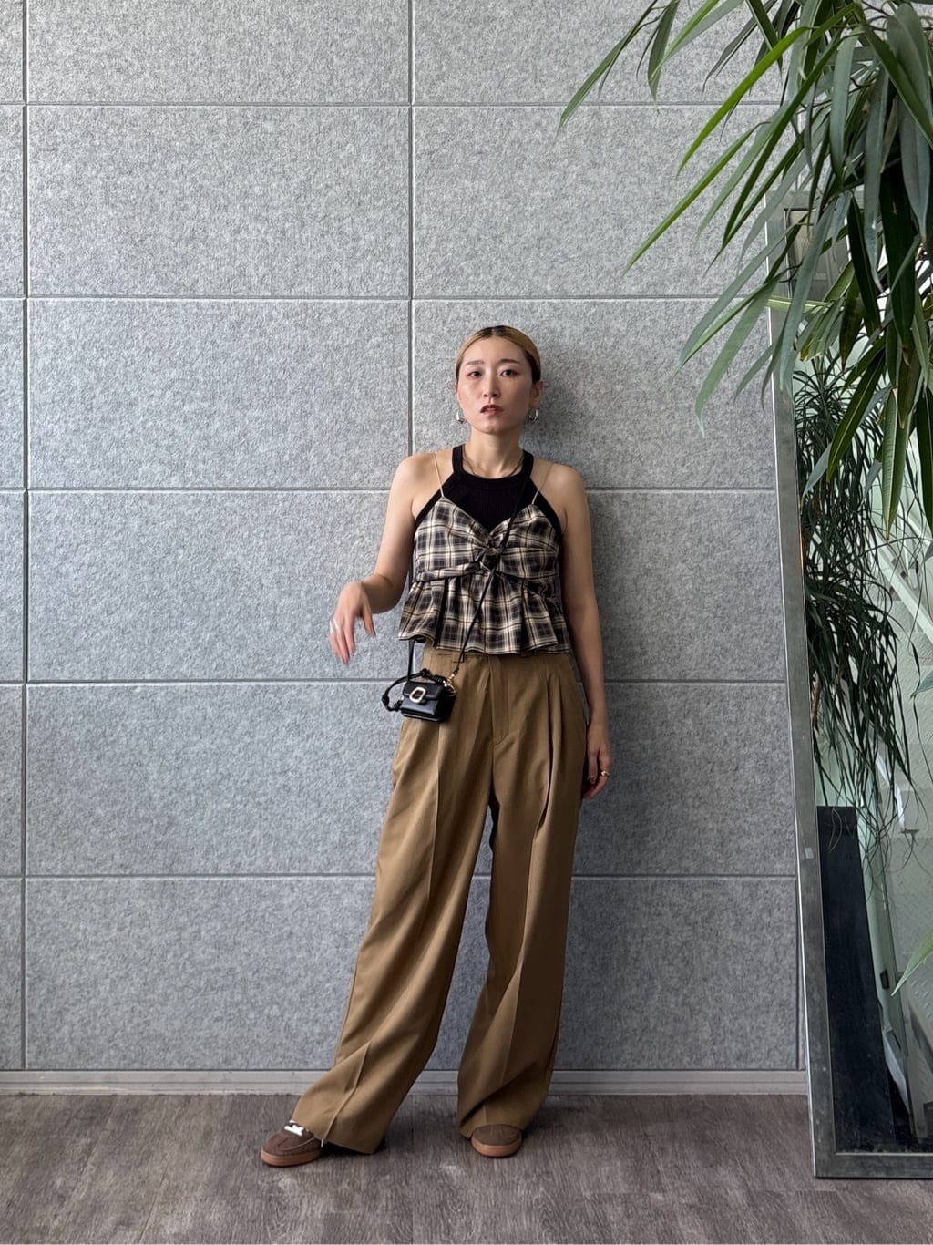 kotakiさんの「INDIVI｜オンブレチェックビスチェ」を使ったコーディネート