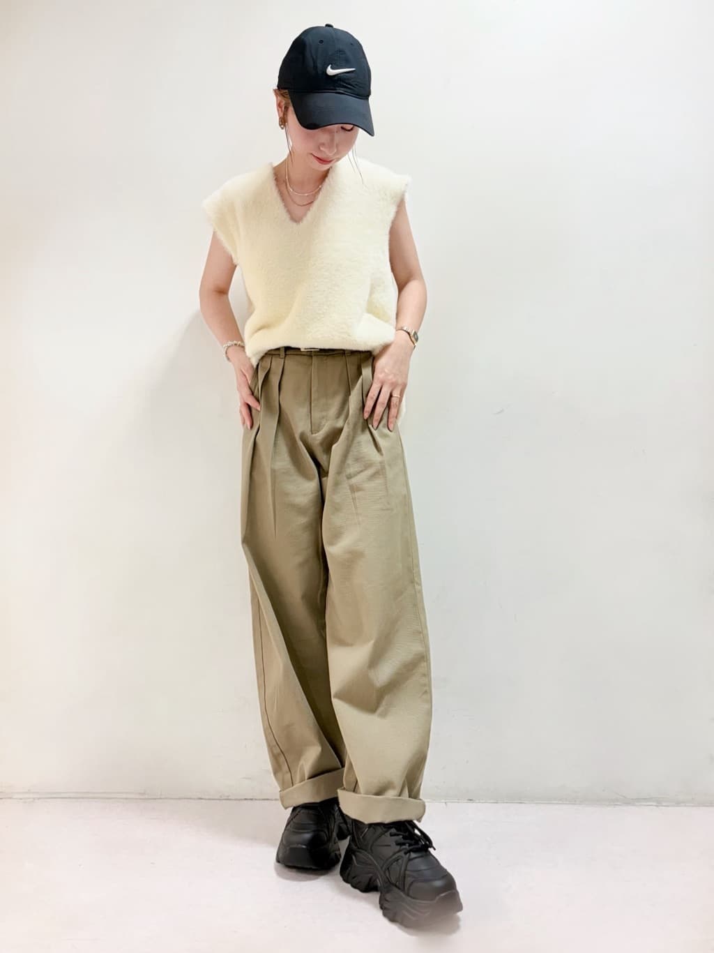 sakiさんの「ESPERANZA｜【2WAYチェーン付き】軽量ボリュームソール厚底スニーカー」を使ったコーディネート