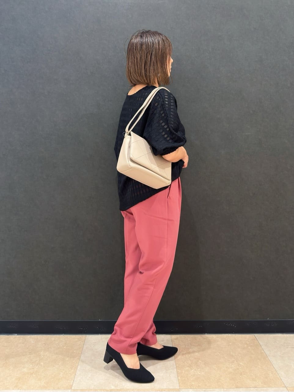 Megさんの「SHOO･LA･RUE｜【S-LL】涼やかで好印象 シアーチェック ドルマントップス」を使ったコーディネート