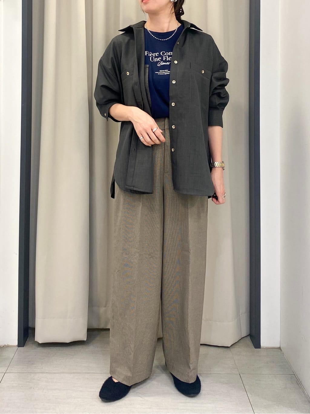 eguchiさんの「grove｜【カセット服/選べる着丈】洗濯機で洗えるオーバーシャツ」を使ったコーディネート