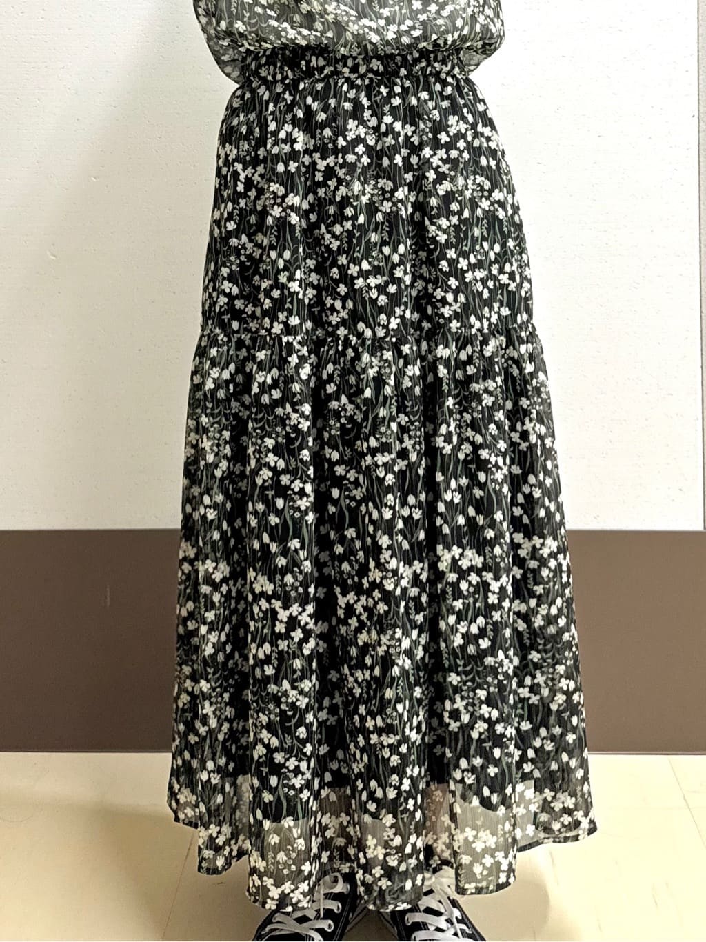 mamiさんの「INDIVI｜【秋映え柄/セットアップ可能】フラワーシフォンブラウス」を使ったコーディネート