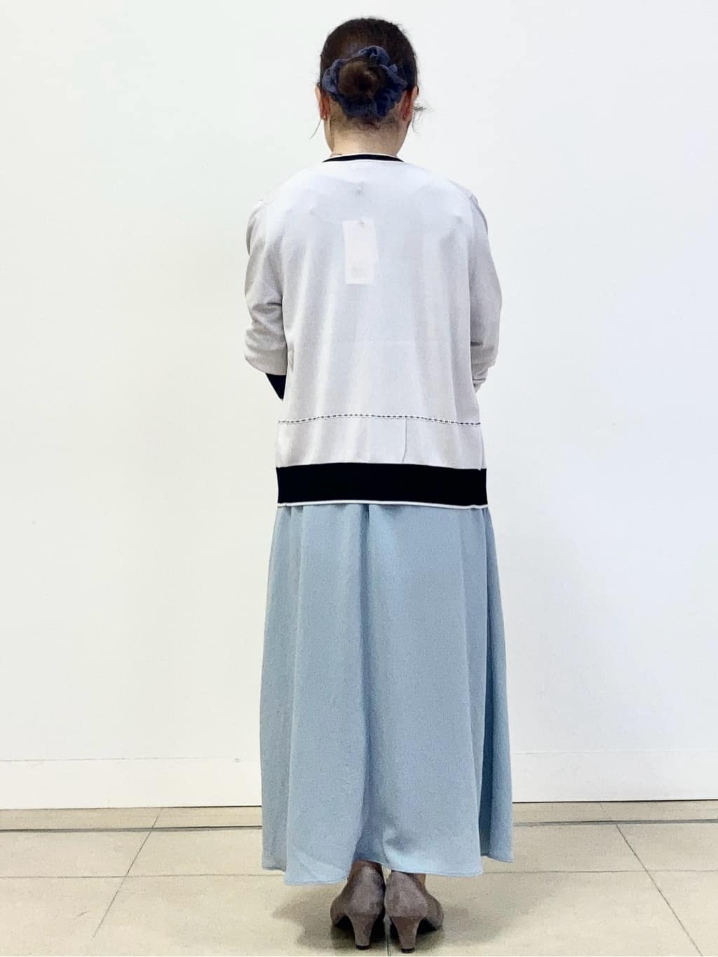 tomominさんの「Reflect｜【WEB先行カラーあり／手洗い可／アンサンブル可】バイカラーカーディガン」を使ったコーディネート