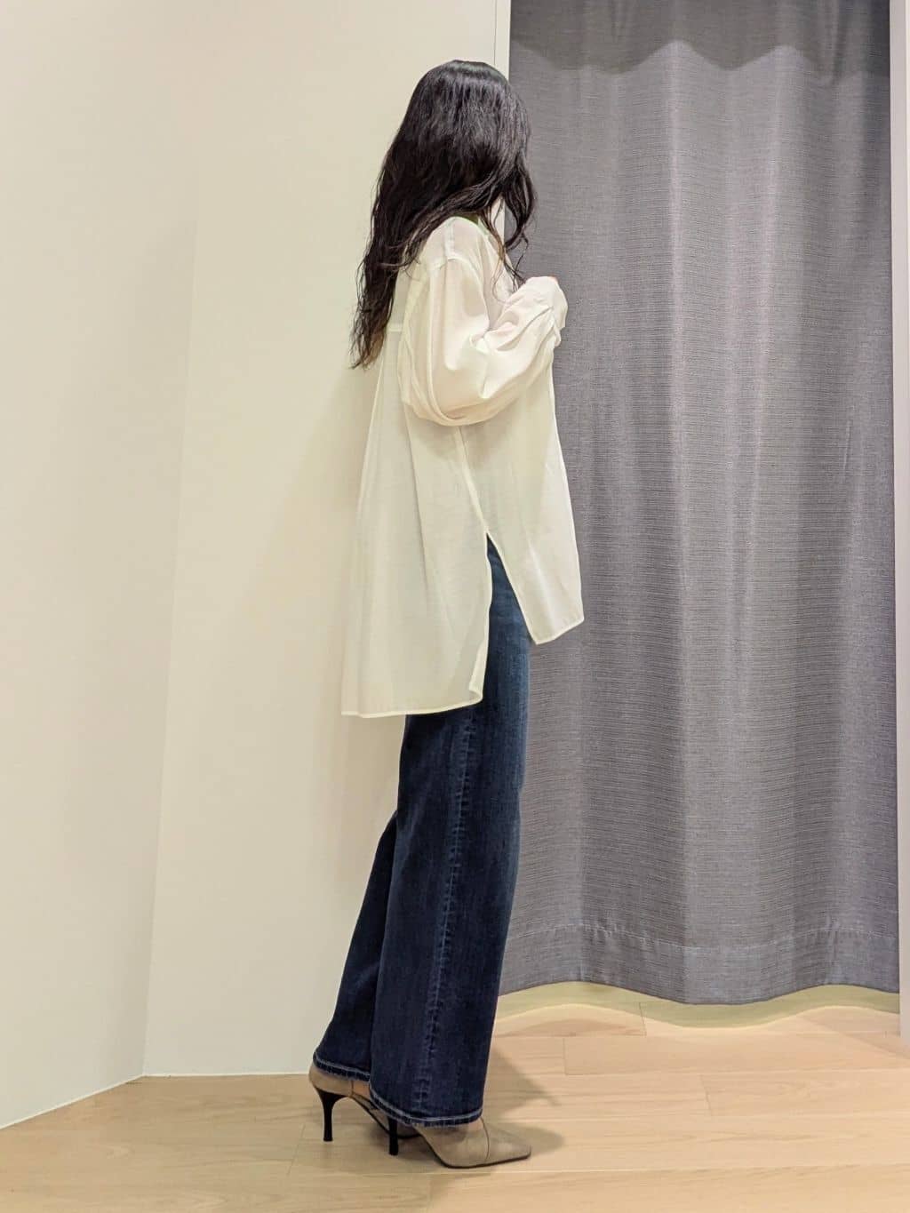 miiさんの「INDIVI｜【体型カバー／清涼感】シアーオーバーシャツ」を使ったコーディネート