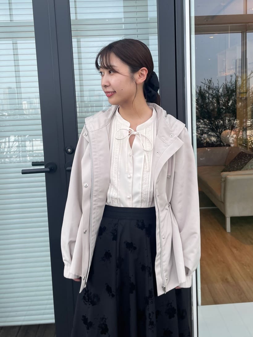 abeさんの「Couture brooch｜【大人可愛い・通勤】ピンタックレースブラウス」を使ったコーディネート