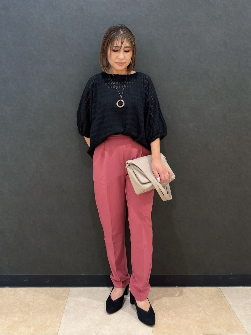 Megさんの「SHOO･LA･RUE｜【S-LL】涼やかで好印象 シアーチェック ドルマントップス」を使ったコーディネート