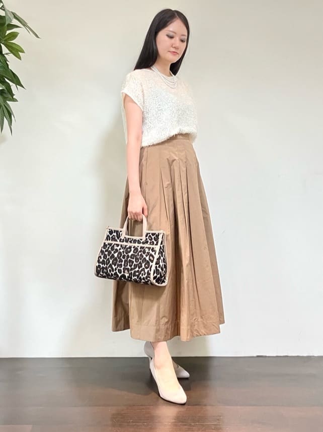 カレンさんの「UNTITLED｜【セットアップ可/洗える】フェザーフレンチスリーブブラウス」を使ったコーディネート
