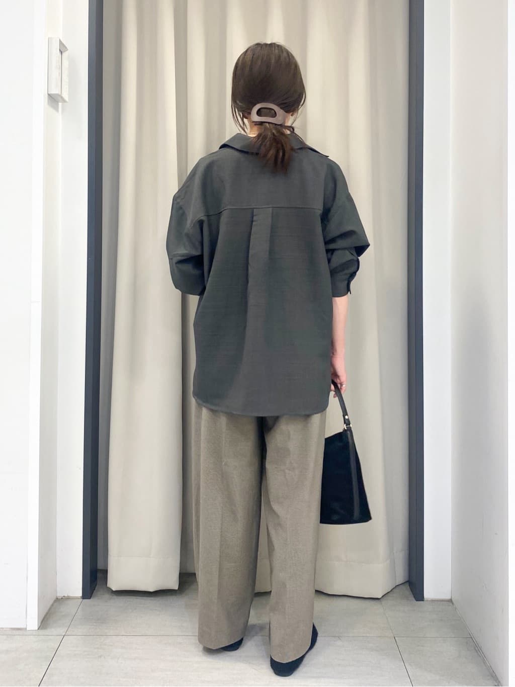 eguchiさんの「grove｜【カセット服/選べる着丈】洗濯機で洗えるオーバーシャツ」を使ったコーディネート