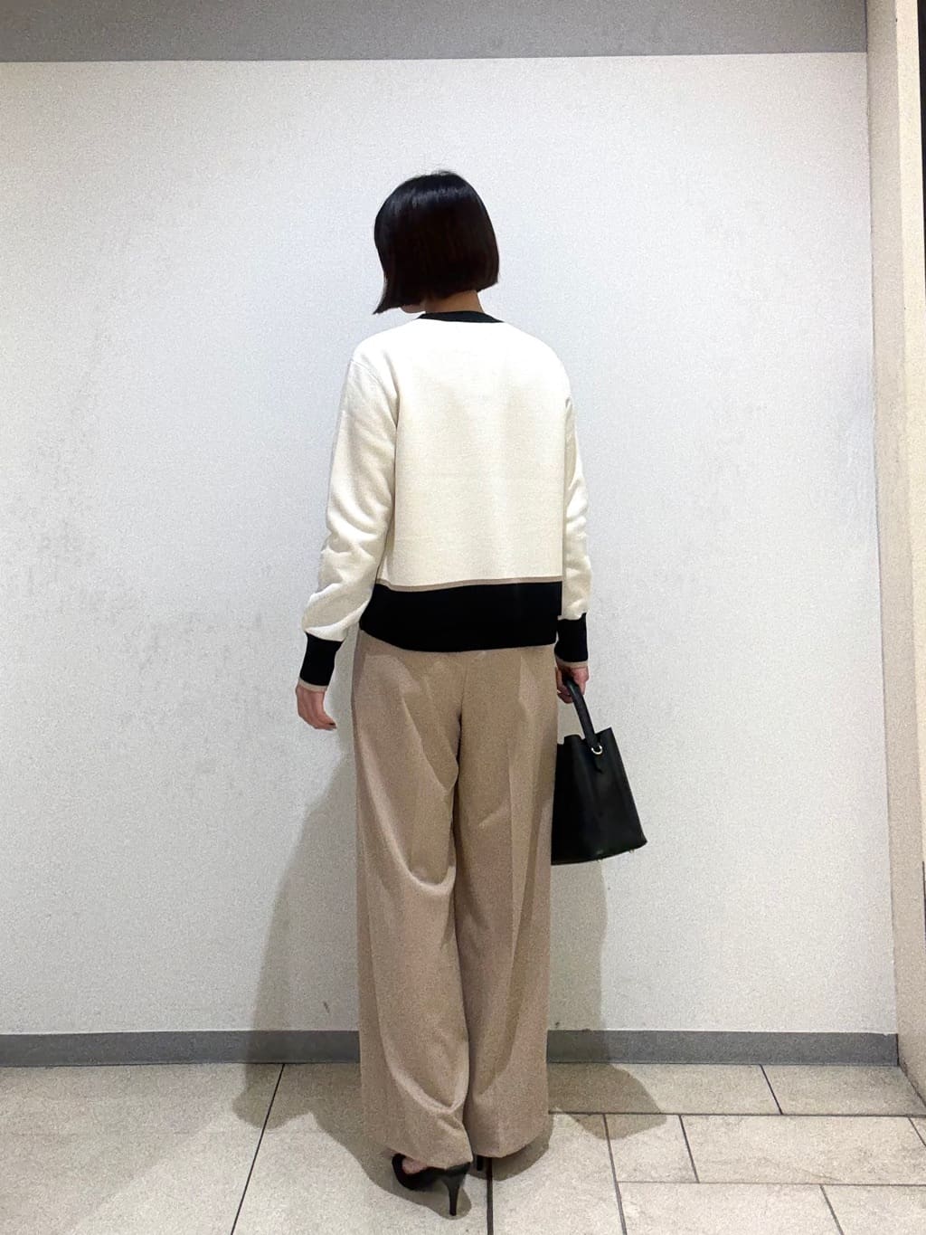 Itoさんの「UNTITLED｜【洗える/はっ水/後ろウエストゴム】ストレッチ2タックワイドパンツ」を使ったコーディネート