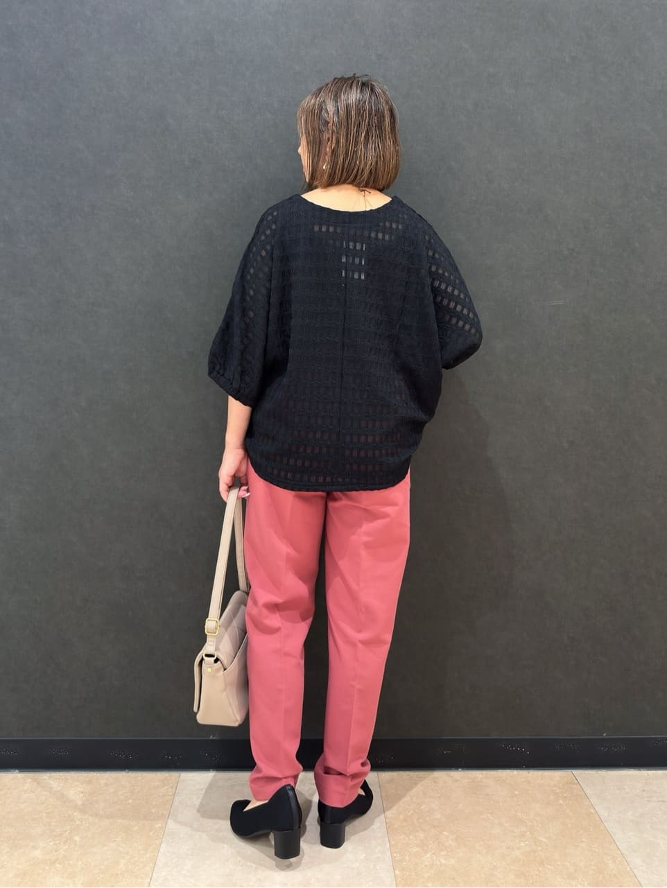 Megさんの「SHOO･LA･RUE｜【S-LL】涼やかで好印象 シアーチェック ドルマントップス」を使ったコーディネート