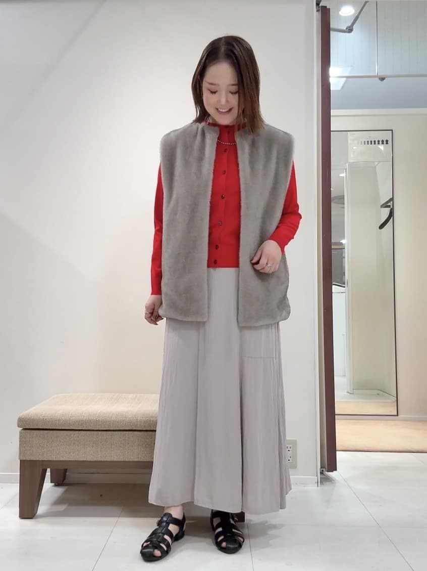 YUIさんの「UNTITLED｜【トレンド/ジレ】フェイクファーベスト」を使ったコーディネート