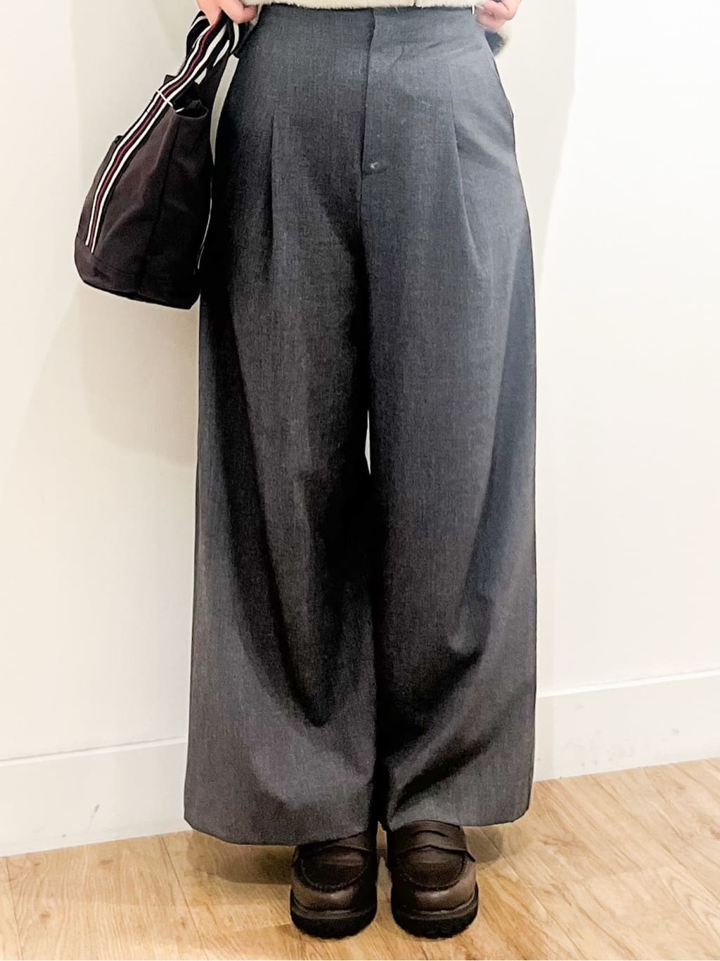Asukaさんの「Dessin｜【セットアップ可・洗える】ハイウエストタックパンツ」を使ったコーディネート