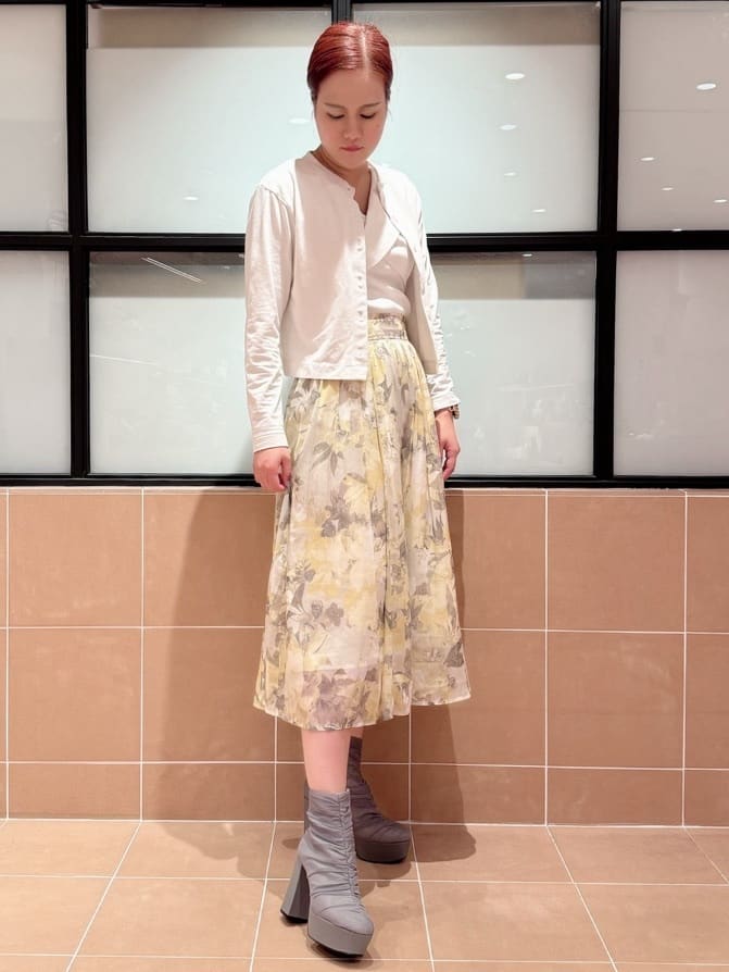 すみれさんの「ESPERANZA｜【ラク盛り／ショートブーツ】リピーター続出／脚長美脚 厚底シャーリングブーツ」を使ったコーディネート