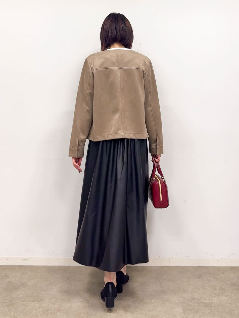𝐜𝐡𝐢𝐤𝐚さんの「SHOO･LA･RUE｜【S-LL】美しく見せる ボートネックロンT」を使ったコーディネート