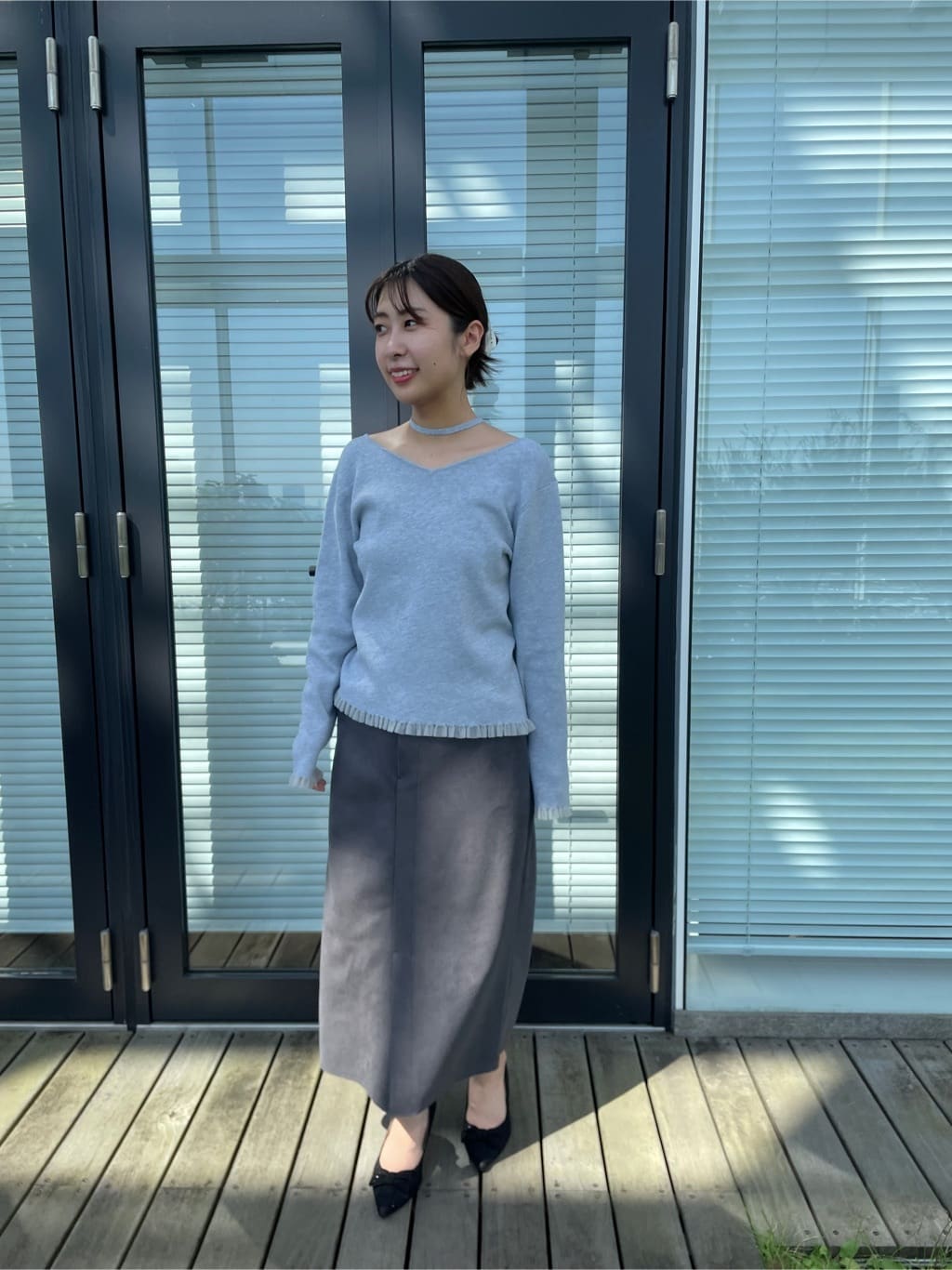 abeさんの「Couture brooch｜【洗える・ストレッチ・通勤】スエード調ダンボールIラインスカート」を使ったコーディネート