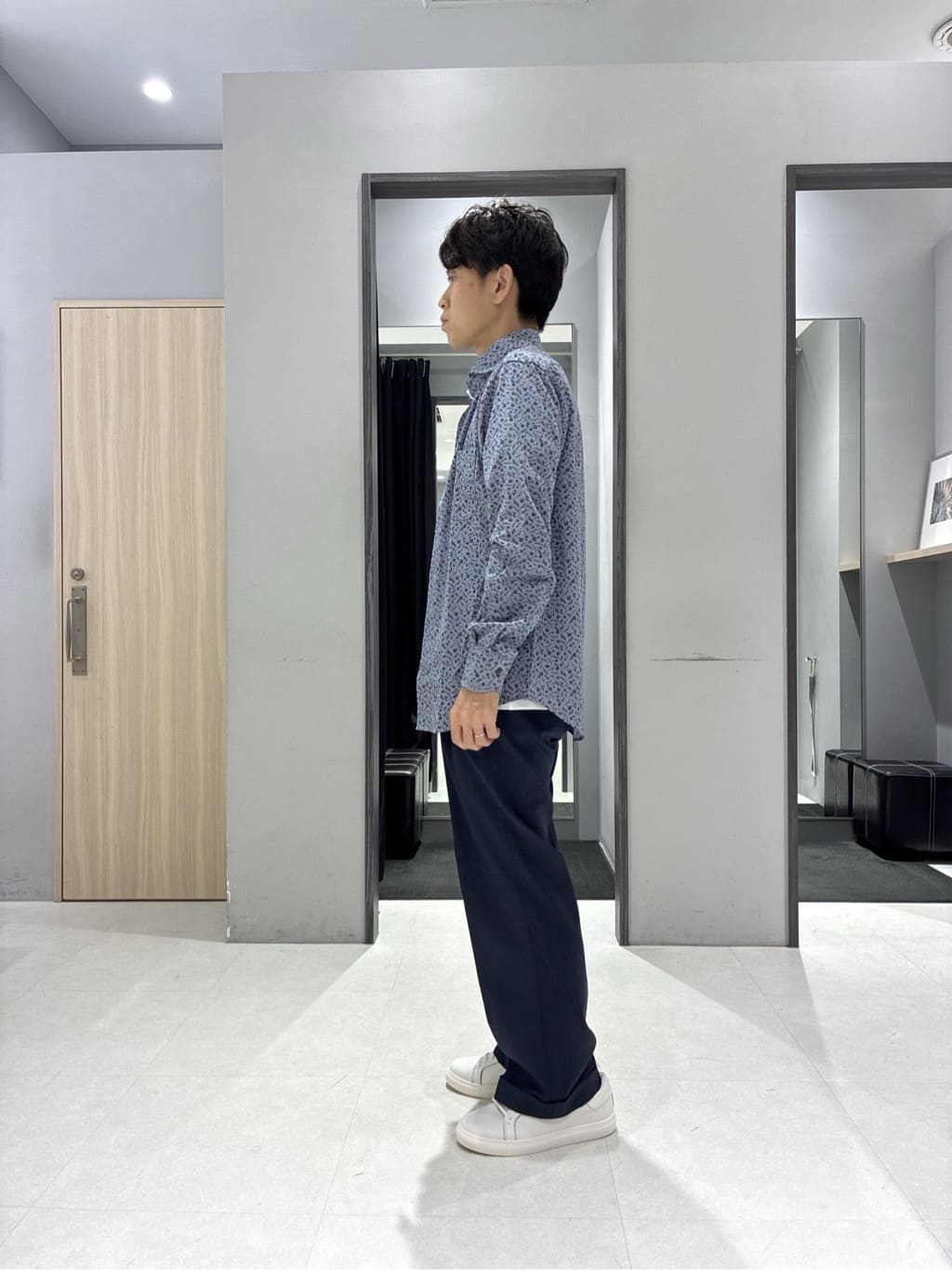 わいずみさんの「TAKEO KIKUCHI｜クールマックス 鹿の子 フラワープリントシャツ」を使ったコーディネート