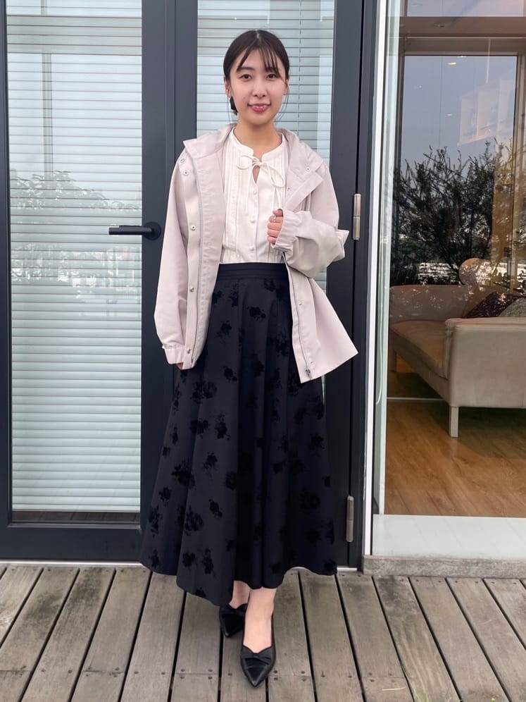 abeさんの「Couture brooch｜【大人可愛い・通勤】ピンタックレースブラウス」を使ったコーディネート