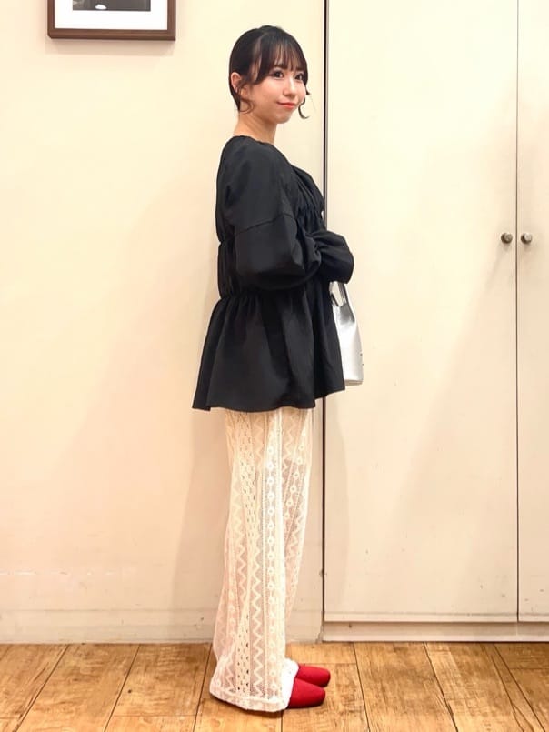 AIRIさんの「SHOO･LA･RUE｜シャーリングデザインブラウス」を使ったコーディネート