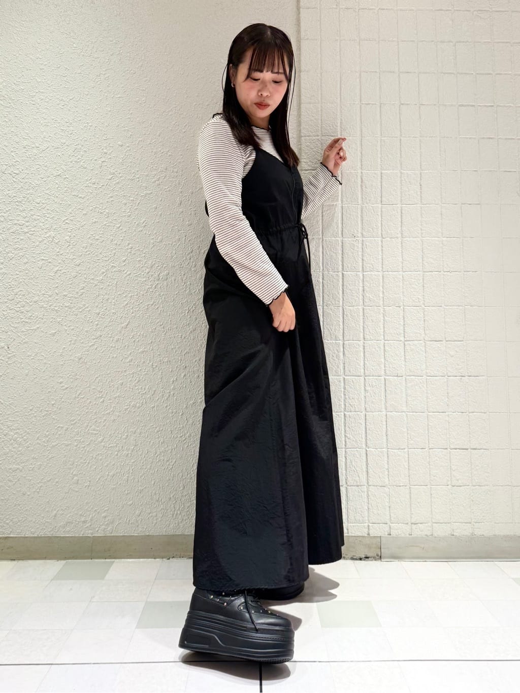 SEIKOさんの「ESPERANZA｜【EC先行販売】きゅんフィット厚底フラットキルティングスタッズスニーカー」を使ったコーディネート